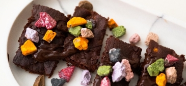 Czekoladowe brownies z kamykami – łatwy przepis od Grizly